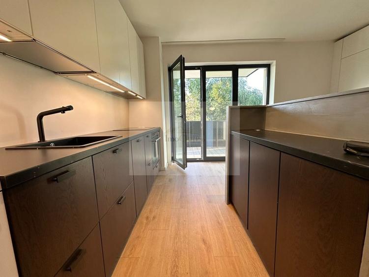 Apartament cu 2 camere semidecomandat, mobilat în Semicentral