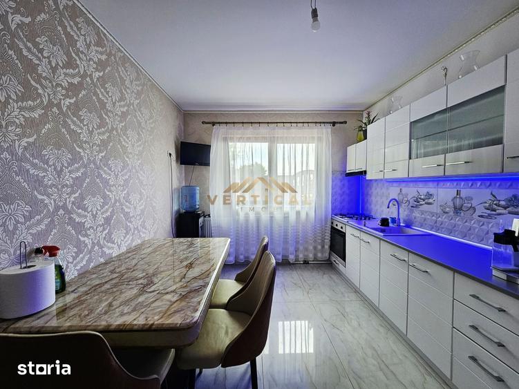 Casă cu 6 camere cu Teren 208 Mp în Vărăști