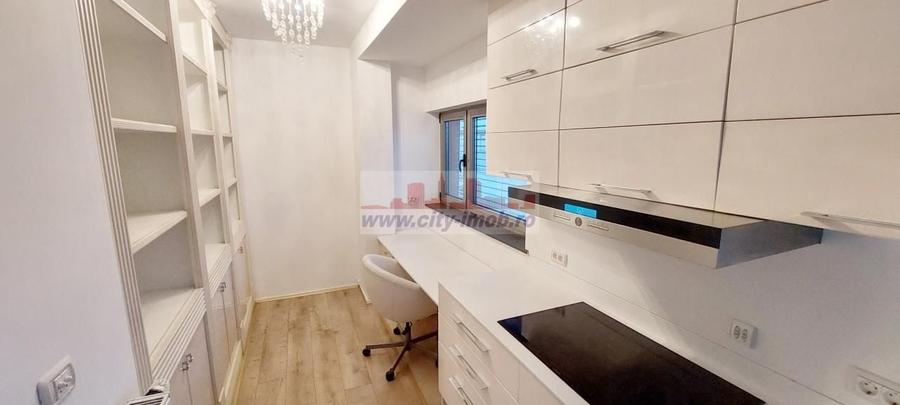 Penthouse cu 3 camere decomandat, mobilat în Eminescu