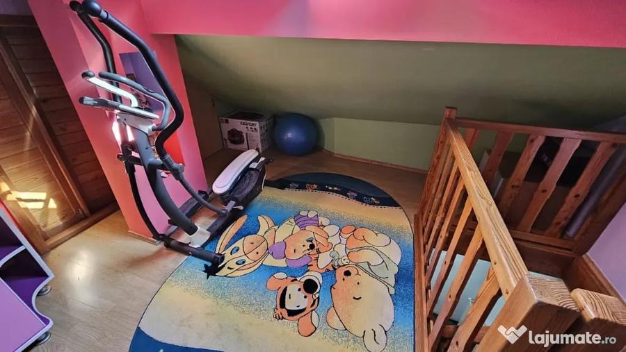 Apartament cu 7 camere decomandat în Central