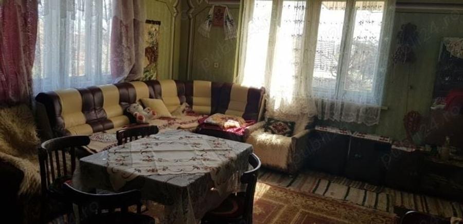 Casă cu 4 camere în Petru Rareș