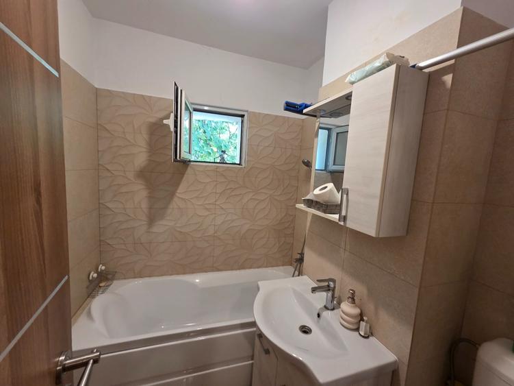 Apartament cu 4 camere decomandat în Doamna Ghica