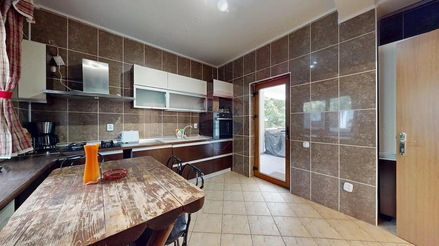 Casă cu 5 camere cu Teren 745 Mp în Cioplea