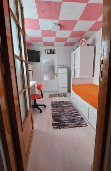 Casă cu 5 camere cu Teren 180 Mp în Republicii