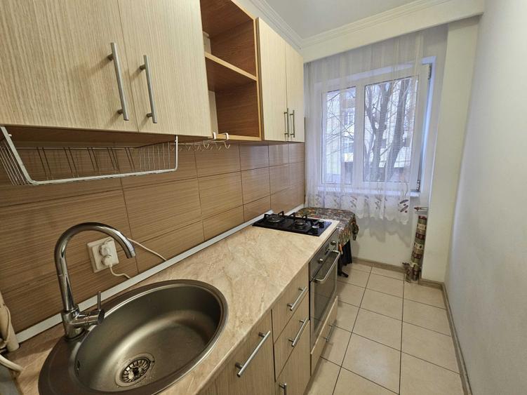 Apartament cu 3 camere semidecomandat în Radu Negru — fotografia 2