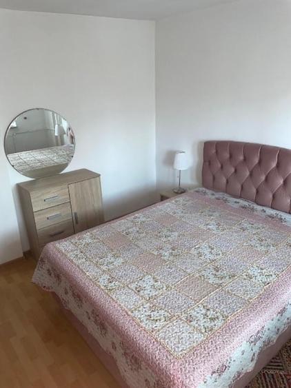 Apartament cu 2 camere decomandat, mobilat în Păcii