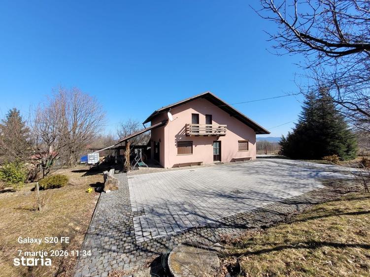 Casă cu 4 camere cu Teren 1200 Mp în Sadu