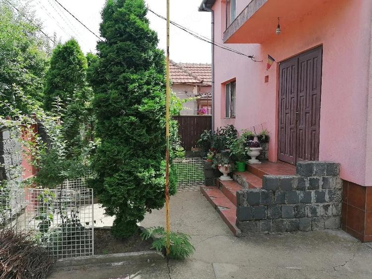 Casă cu Teren 641 Mp în Crișan