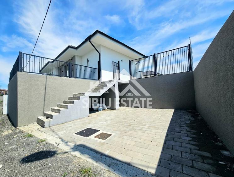 Duplex cu 4 camere cu Canalizare în Broscărie
