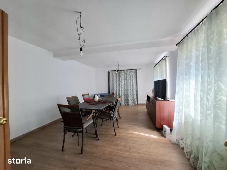 Casă cu 6 camere cu Teren 2300 Mp în Iepurești
