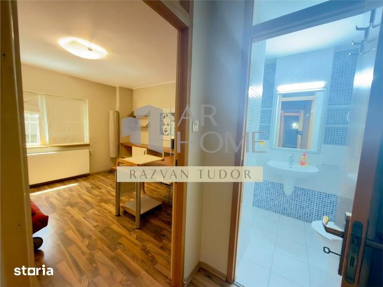Apartament cu 3 camere decomandat în Democrației