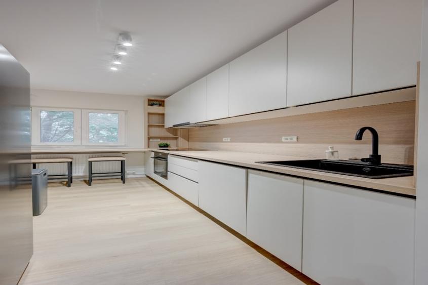 Apartament cu 4 camere decomandat, mobilat în Aviației