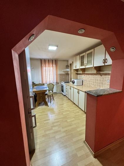 Apartament cu 3 camere decomandat în Berca