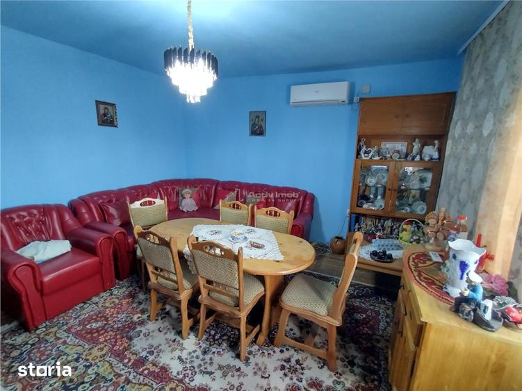 Apartament cu 3 camere decomandat în Bozovici