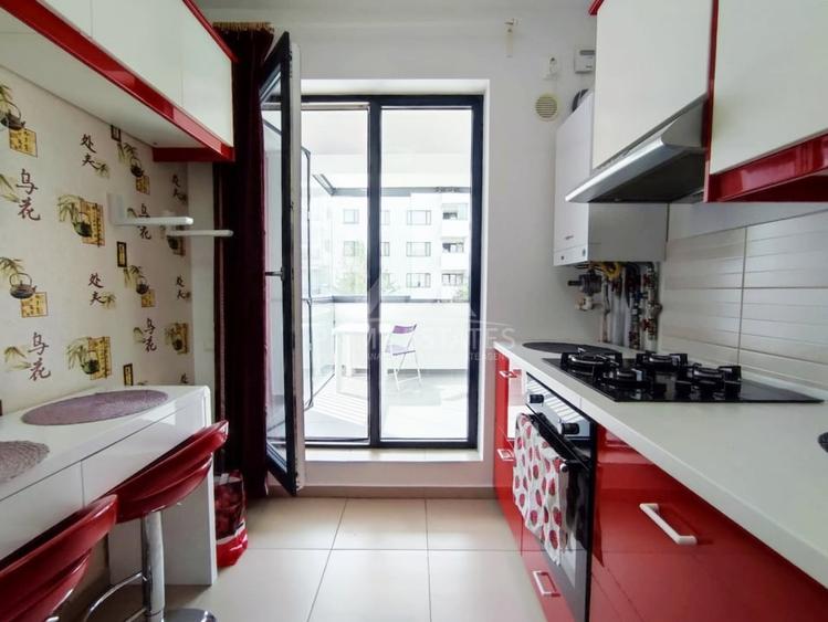 Apartament cu 3 camere semidecomandat, mobilat în Băneasa