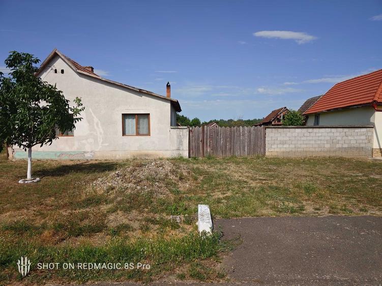 Casă cu 3 camere în Semlac