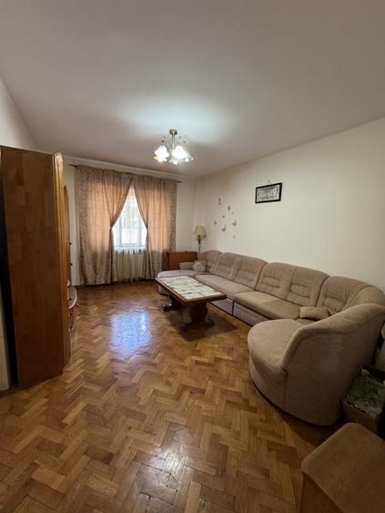 Apartament cu 3 camere semidecomandat în Ultracentral