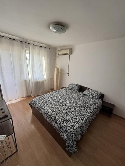 Apartament cu 3 camere decomandat în Apărătorii Patriei