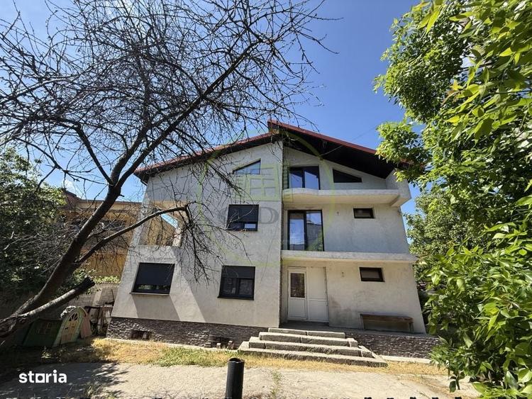 Casă cu 4 camere cu Teren 350 Mp în Central