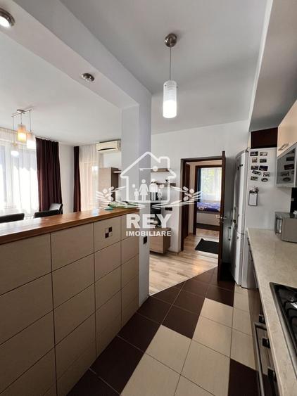 Apartament cu 3 camere semidecomandat în Turnișor