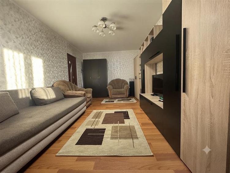 Apartament cu 3 camere decomandat, mobilat în Lunca Cetățuii