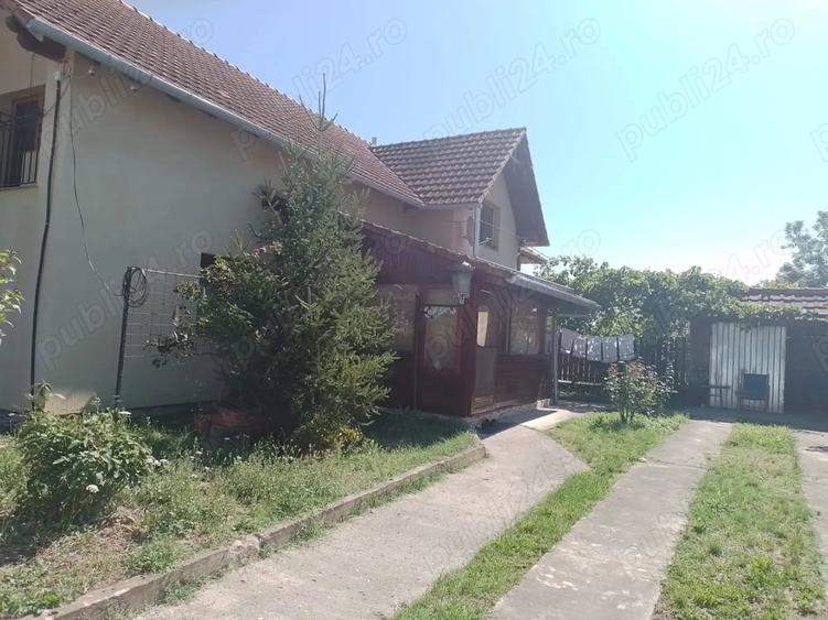 Casă cu Teren 1900 Mp în Măureni
