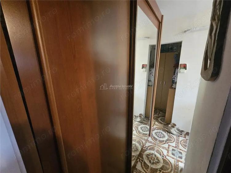 Apartament cu 2 camere nedecomandat, mobilat în Micro II