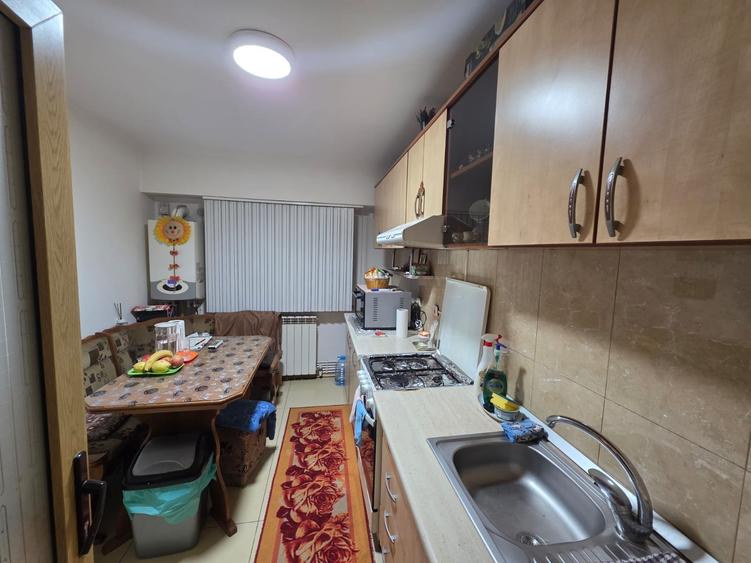 Apartament cu 3 camere decomandat în Brotăcei