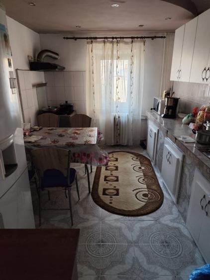 Apartament cu 4 camere decomandat, mobilat în Craiovița Nouă