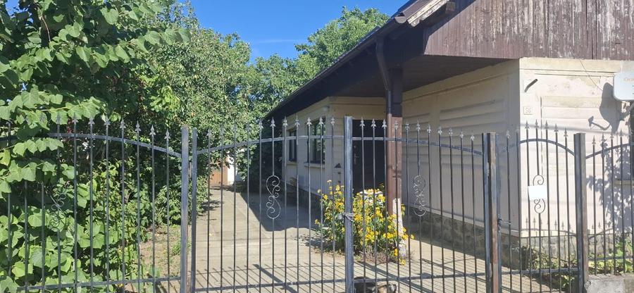 Casă individuală cu 3 camere cu Teren 900 Mp în Central