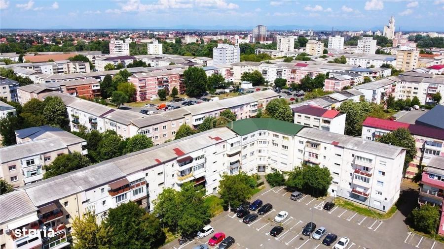 Apartament cu 4 camere decomandat în Micro 16