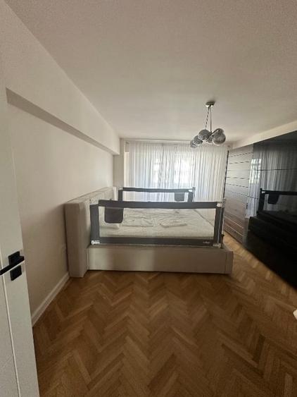 Apartament cu 3 camere decomandat, mobilat în Central