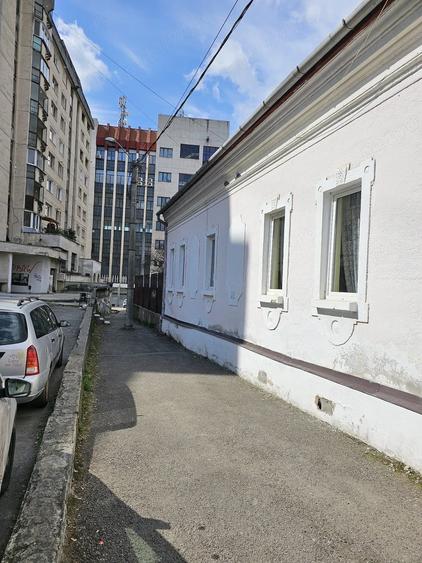 Casă cu 2 camere cu Teren 306 Mp în Central