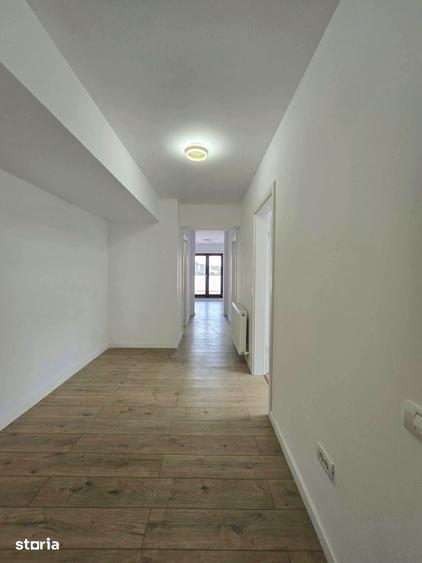 Apartament cu 4 camere decomandat în Dobroești