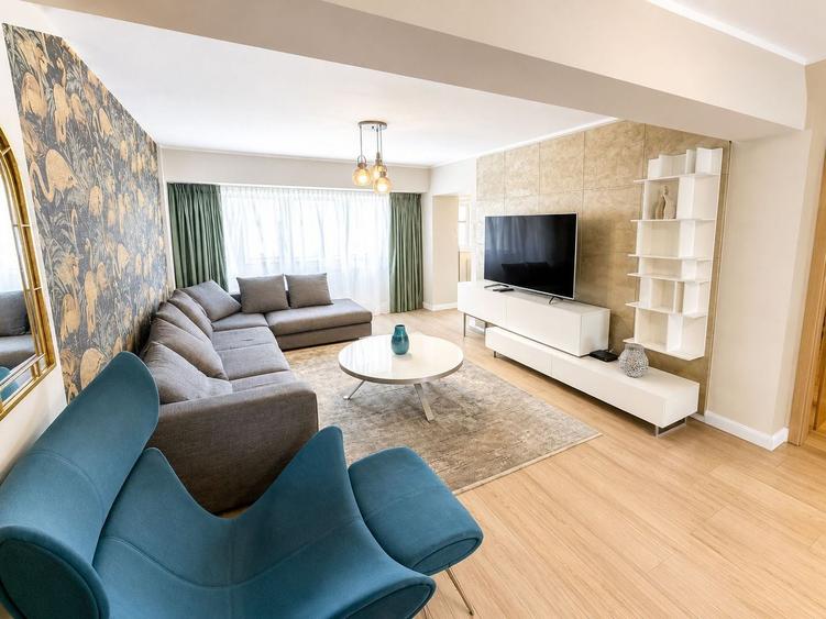 Apartament cu 4 camere în Victoriei