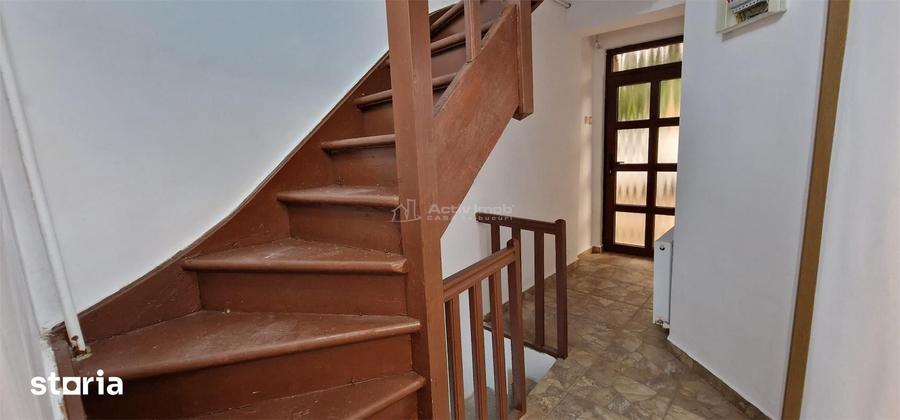 Casă cu 5 camere cu Teren 155 Mp în Muncitoresc