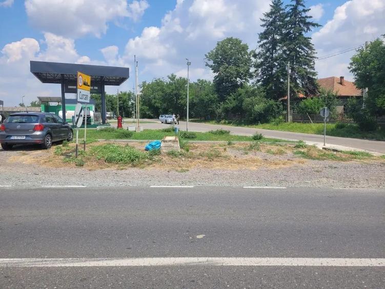 Teren de 1900 mp, în Curcani