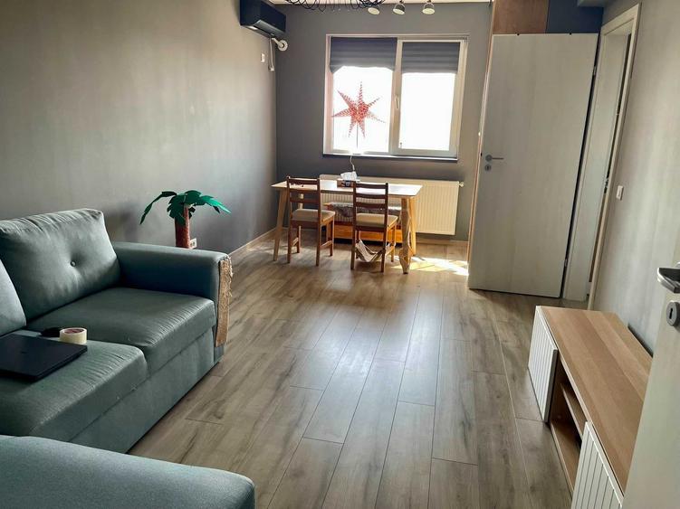 Apartament cu 2 camere semidecomandat în Titan