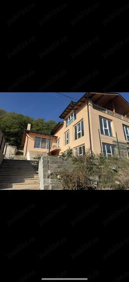 Casă cu 6 camere cu Teren 920 Mp în Slimnic