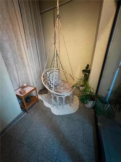 Apartament cu 3 camere semidecomandat în Soarelui