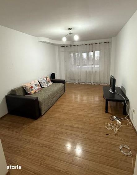 Apartament cu 3 camere, mobilat în 9 Mai