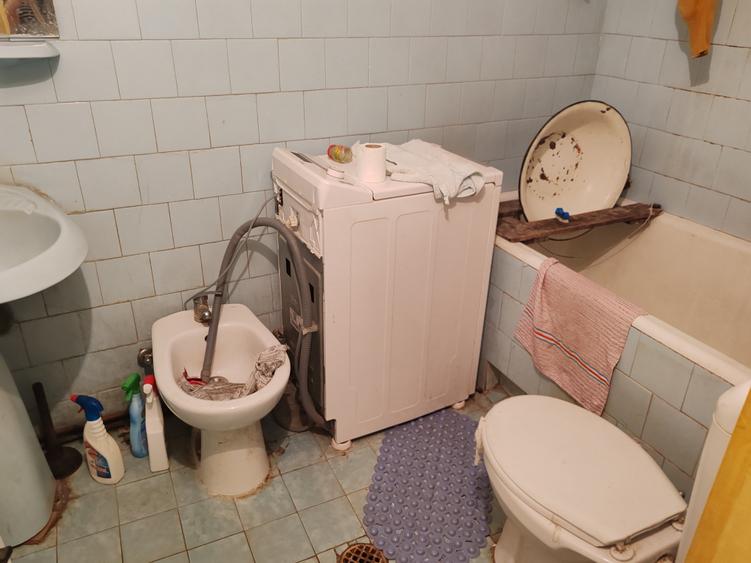Casă cu 4 camere cu Canalizare în Central