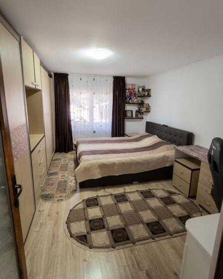 Apartament cu 3 camere decomandat în Triaj