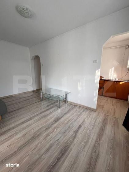 Apartament cu 3 camere semidecomandat în Gară