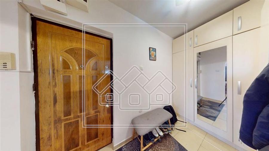 Apartament cu 2 camere semidecomandat în Central