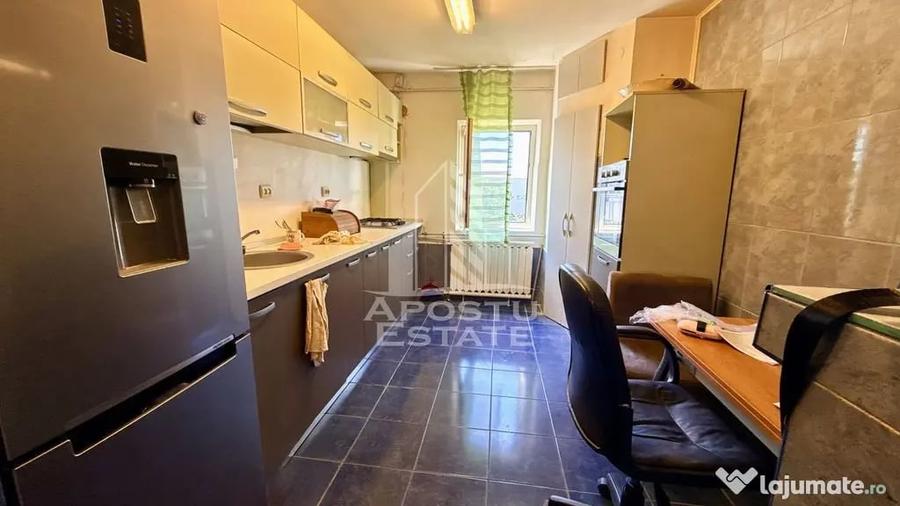 Apartament cu 3 camere decomandat în Central
