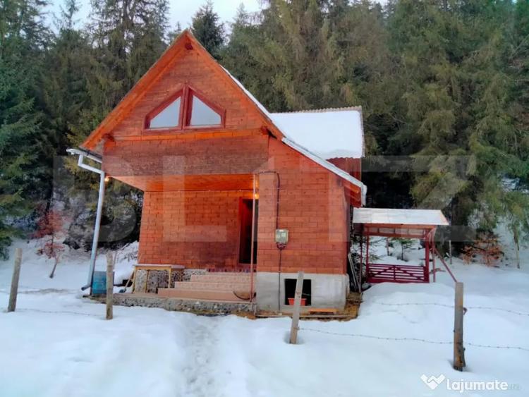 Casă cu 5 camere cu Teren 350 Mp în Deal