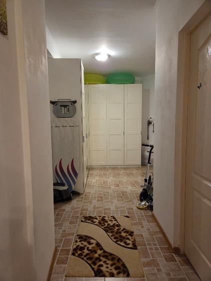 Apartament cu 3 camere decomandat în Energia