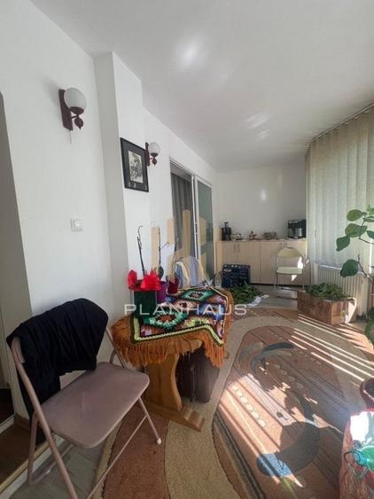 Apartament cu 3 camere decomandat, mobilat în Hotvon
