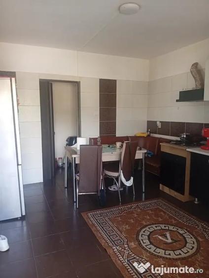 Casă cu 4 camere în Ștefănești